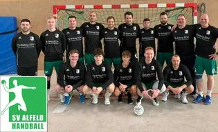 Mannschaftsfoto der 2. Herren des SV Alfeld Handball in den neuen Trikots